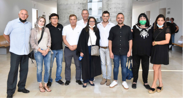 מימין: אור ברק, תמי ברק, יוסי שלום, תבור להט, שרית גולן, יעקב פיינגולד, שמשון עידו, איציק בלס, סופי נקש, אביהו האן