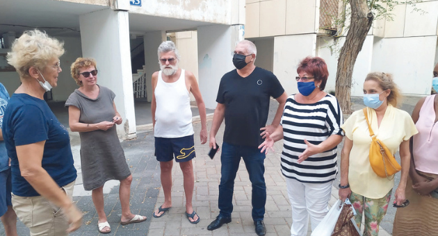 התושבים בפגישה עם אביהו האן