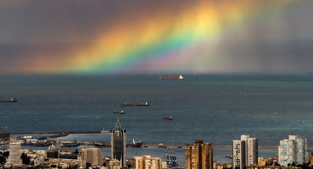 קשת בענן מעל הים בחיפה