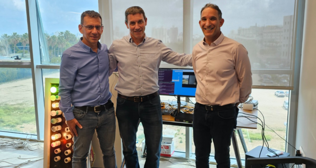 מימין: דורון פרץ, סמנכ"ל פיתוח עסקי, דני פרידמן, מנכ"ל, ומייסד-שותף, ירון עברון, נשיא, COO, ומייסד-שותף