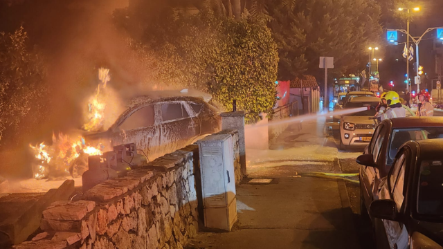 שריפת רכב ברחוב אינטרנציונל